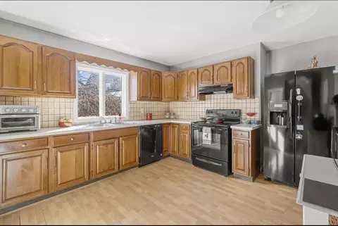 24 Valley St, Fall River, MA 02724 photo 11