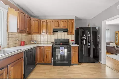 24 Valley St, Fall River, MA 02724 photo 10