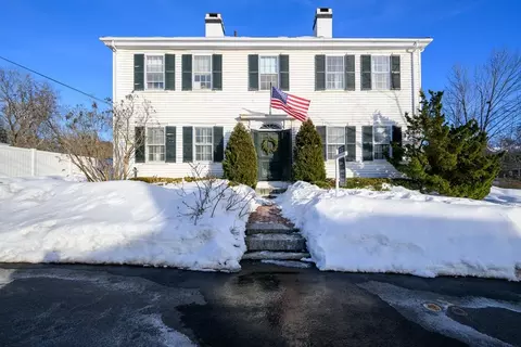 45 School St, Manchester, MA 01944