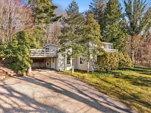 36 Fern Ln, Falmouth, MA 02543