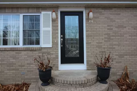 24 Greenfield Rd, Westport, MA 02790