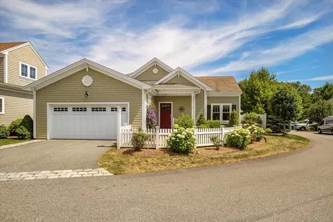21 Saltwater Cir, Mashpee, MA 02649