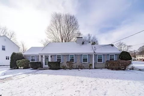 1 Bloomfield Ave, Middleboro, MA 02346