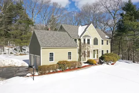 18 Bubbling Brook Rd, Franklin, MA 02038 photo 2