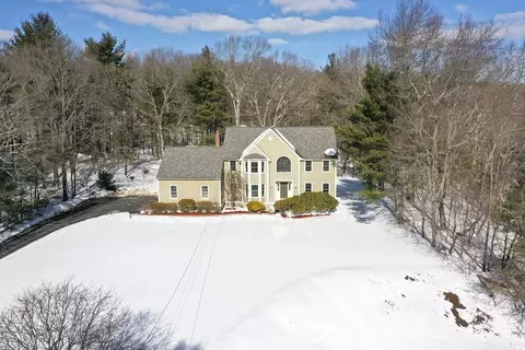 18 Bubbling Brook Rd, Franklin, MA 02038 photo 3
