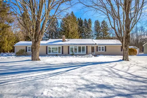 6 Brooklawn Rd, Wilbraham, MA 01095