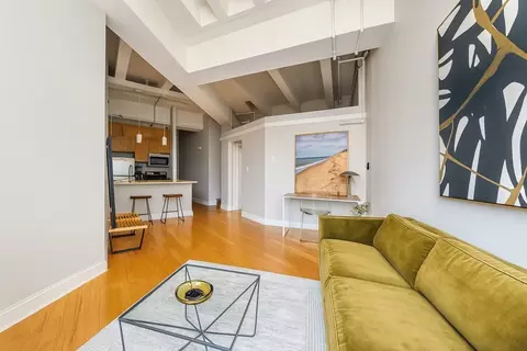 12 Stoneholm St #423, Boston, MA 02115