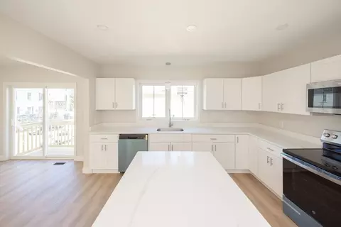 Kitchen - 17 Mott St # -A, Worcester, MA 01604 photo 2 of 2