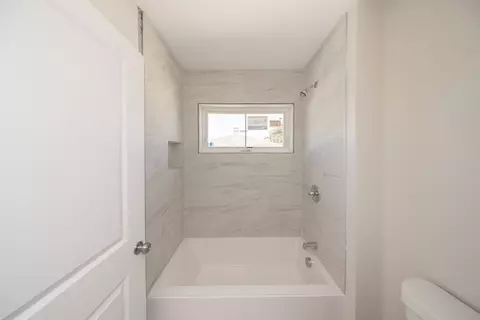 Bath - 17 Mott St # -A, Worcester, MA 01604 photo 1 of 2
