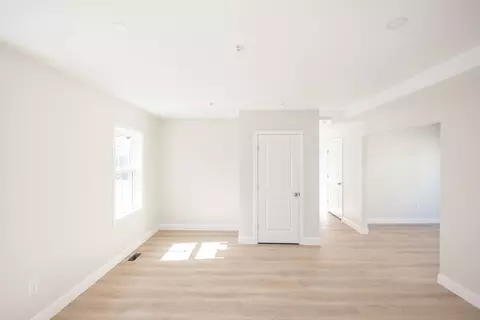 Living - 17 Mott St # -A, Worcester, MA 01604 photo 2 of 6