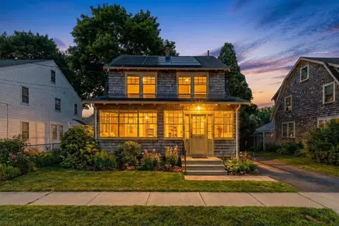 55 Louis St, Hyannis, MA 02601