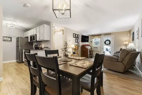 125 Heritage Dr #125, Whitinsville, MA 01588