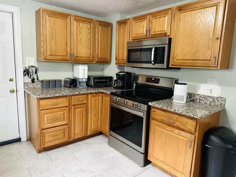 42 Marquette St, Springfield, MA 01104 photo 11
