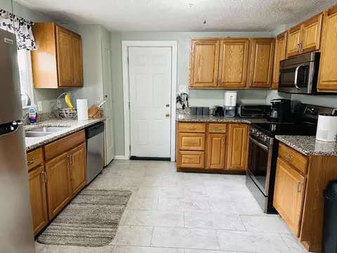 42 Marquette St, Springfield, MA 01104 photo 10