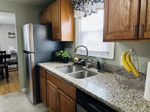 42 Marquette St, Springfield, MA 01104 photo 9