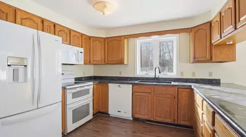277 West St, Barre, MA 01005 photo 9