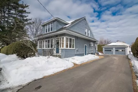 2 Oak St, Easthampton, MA 01027