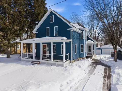 87 Pearl St, Middleboro, MA 02346
