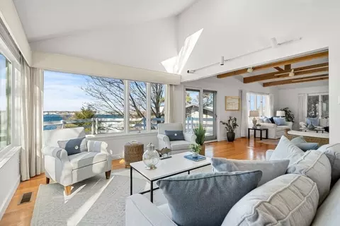 Living - 21 Kenneth Rd, Marblehead, MA 01945 photo 5 of 7