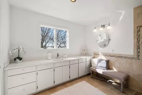 Bath - 21 Kenneth Rd, Marblehead, MA 01945 photo 1 of 2