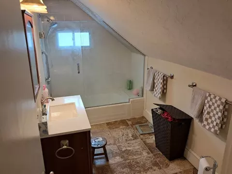 Bath - 187 Hamilton St, Saugus, MA 01906 photo 1 of 1