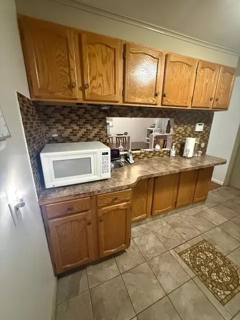 Kitchen - 228 Acrebrook Rd, Springfield, MA 01129 photo 3 of 6