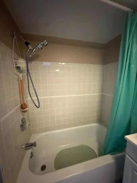 Bath - 228 Acrebrook Rd, Springfield, MA 01129 photo 4 of 5