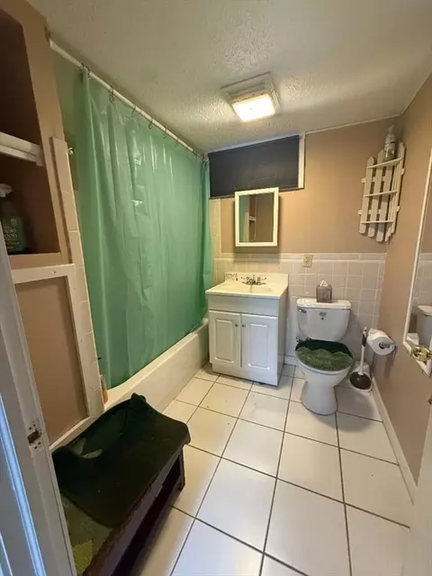 Bath - 228 Acrebrook Rd, Springfield, MA 01129 photo 3 of 5