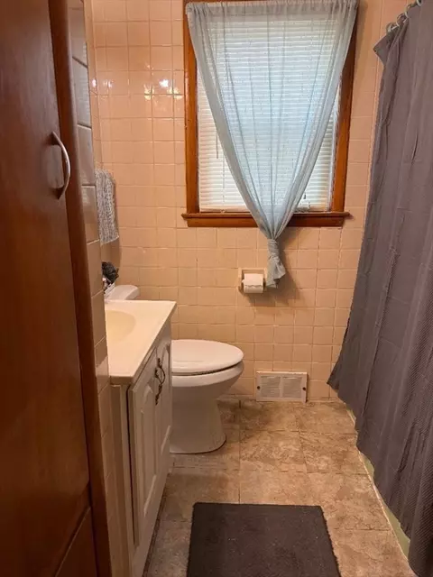 Bath - 228 Acrebrook Rd, Springfield, MA 01129 photo 1 of 5