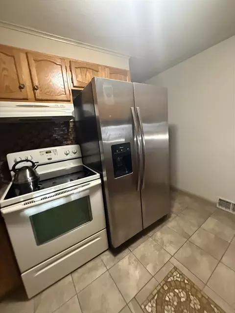Kitchen - 228 Acrebrook Rd, Springfield, MA 01129 photo 2 of 6