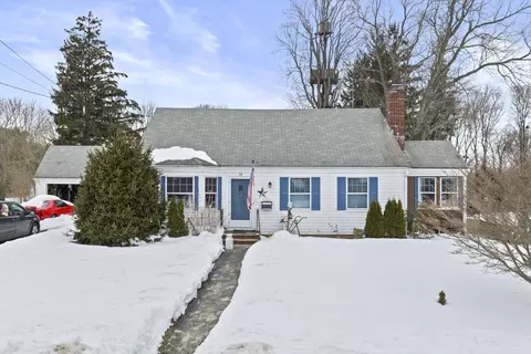 14 Russell Ave, Plymouth, MA 02360