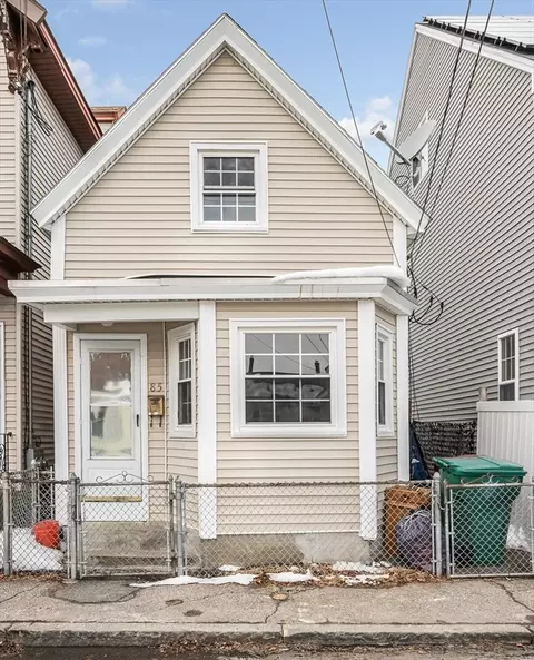 85 Kinsman St, Lowell, MA 01852