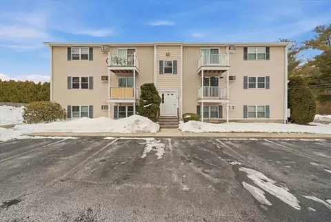 1471 Braley Rd #4, New Bedford, MA 02745