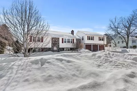 25 Munroe Dr, North Attleboro, MA 02760