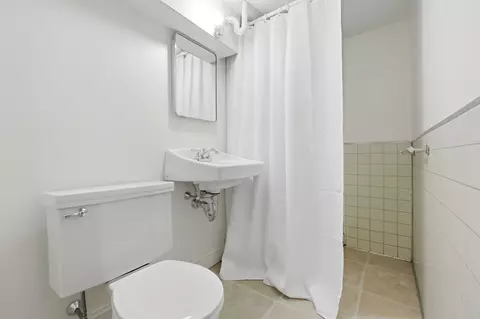 Bath - 5 Crest Dr W, Dover, MA 02030 photo 4 of 4