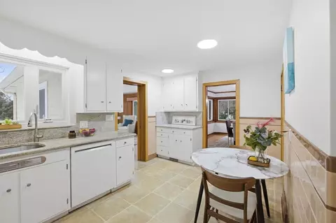 Kitchen - 5 Crest Dr W, Dover, MA 02030 photo 2 of 2