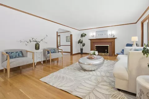 Living - 5 Crest Dr W, Dover, MA 02030 photo 2 of 3