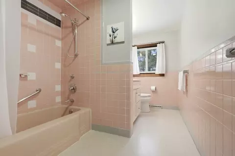 Bath - 5 Crest Dr W, Dover, MA 02030 photo 2 of 4
