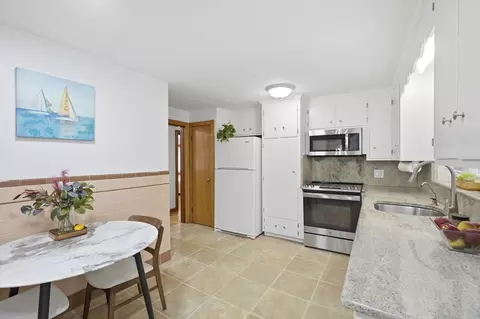 Kitchen - 5 Crest Dr W, Dover, MA 02030 photo 1 of 2