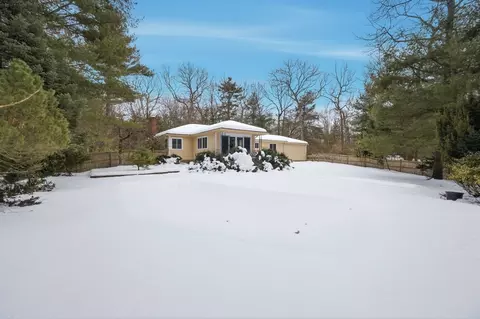 Exterior - 5 Crest Dr W, Dover, MA 02030 photo 2 of 4