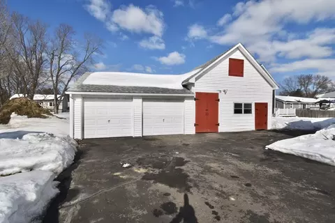 76 Joy St, Chicopee, MA 01013 photo 4