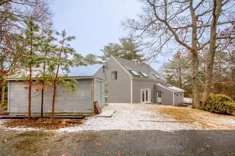 10 Sandy Ln, Bourne, MA 02532