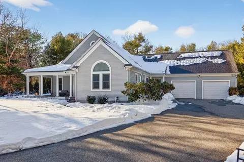 5 Zoli Ln, Bourne, MA 02532