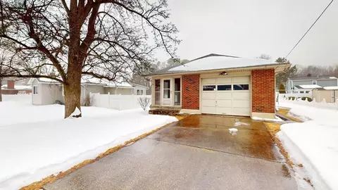 29 Lincoln St, Feeding Hills, MA 01030