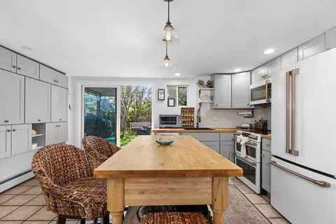 Kitchen - 5 Wise Pl, Gloucester, MA 01930 photo 4 of 5