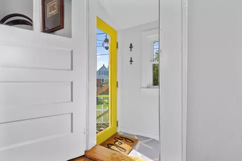 Entry Way - 5 Wise Pl, Gloucester, MA 01930 photo 1 of 4