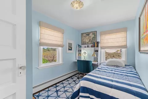 Bedroom - 5 Wise Pl, Gloucester, MA 01930 photo 1 of 4