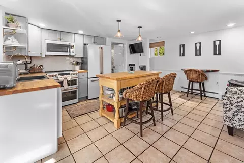 Kitchen - 5 Wise Pl, Gloucester, MA 01930 photo 3 of 5