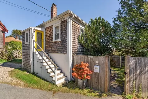 Exterior - 5 Wise Pl, Gloucester, MA 01930 photo 3 of 8