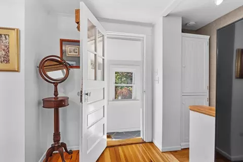 Entry Way - 5 Wise Pl, Gloucester, MA 01930 photo 3 of 4